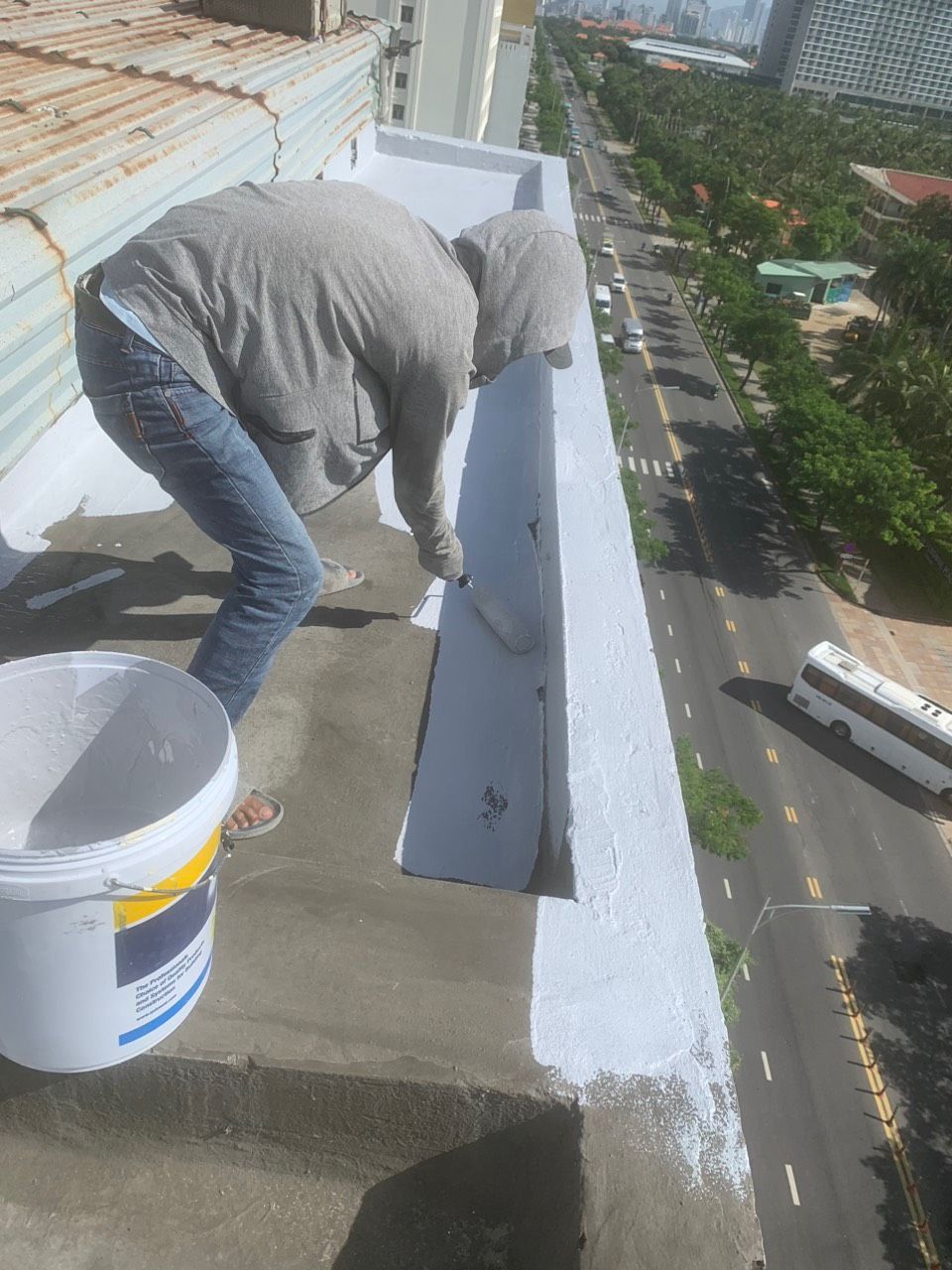 Dịch vụ chống thấm sàn mái 