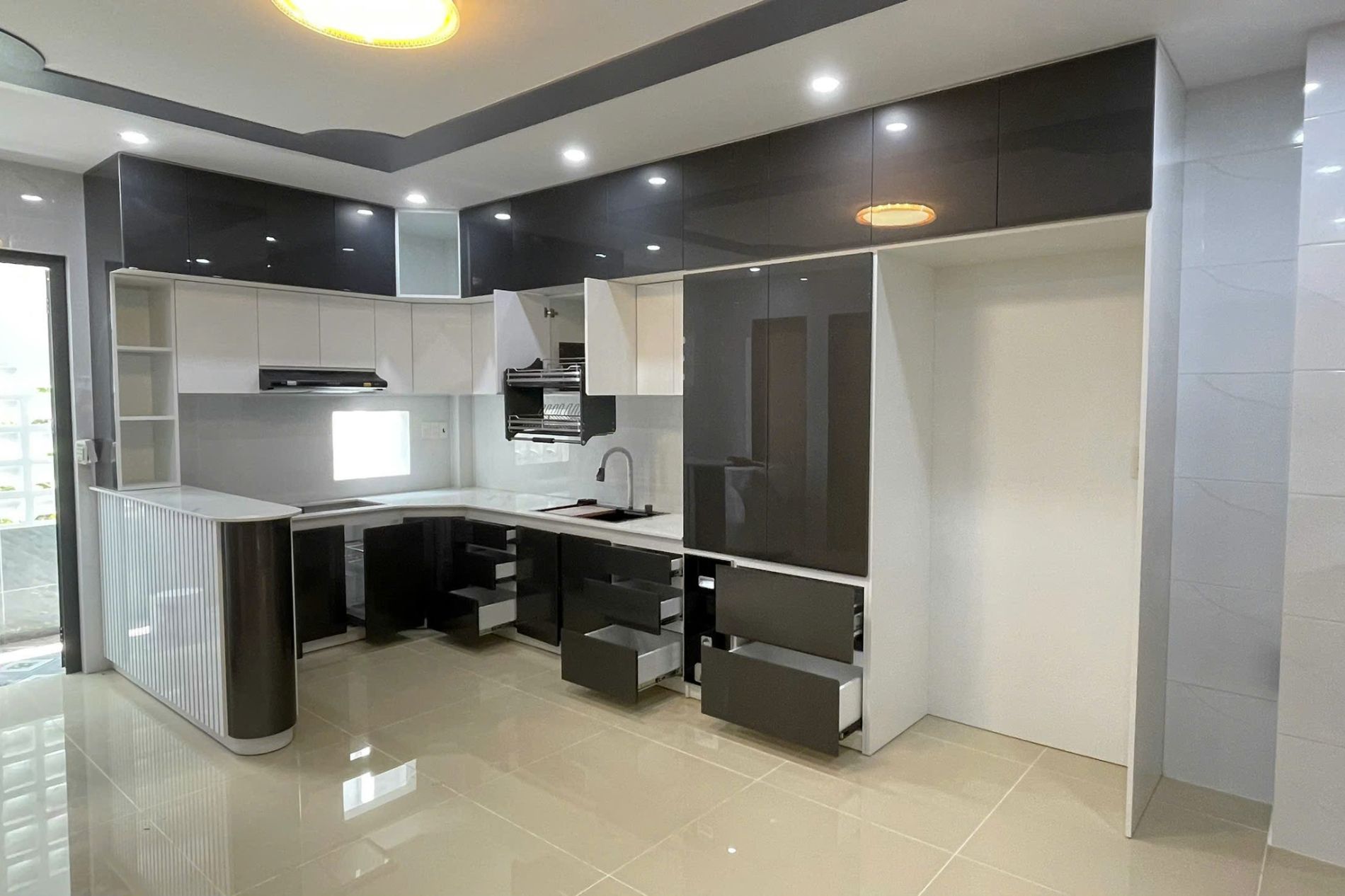 Tủ bếp chữ L hiện đại 