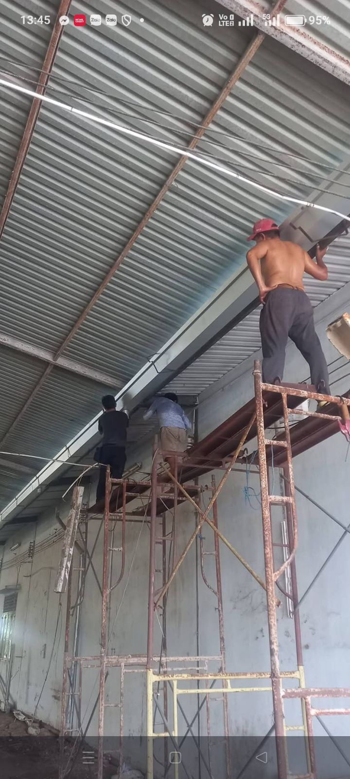Lắp máng xối nhà xưởng