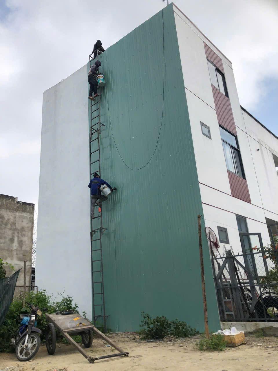 Đóng tôn chống thấm tường 