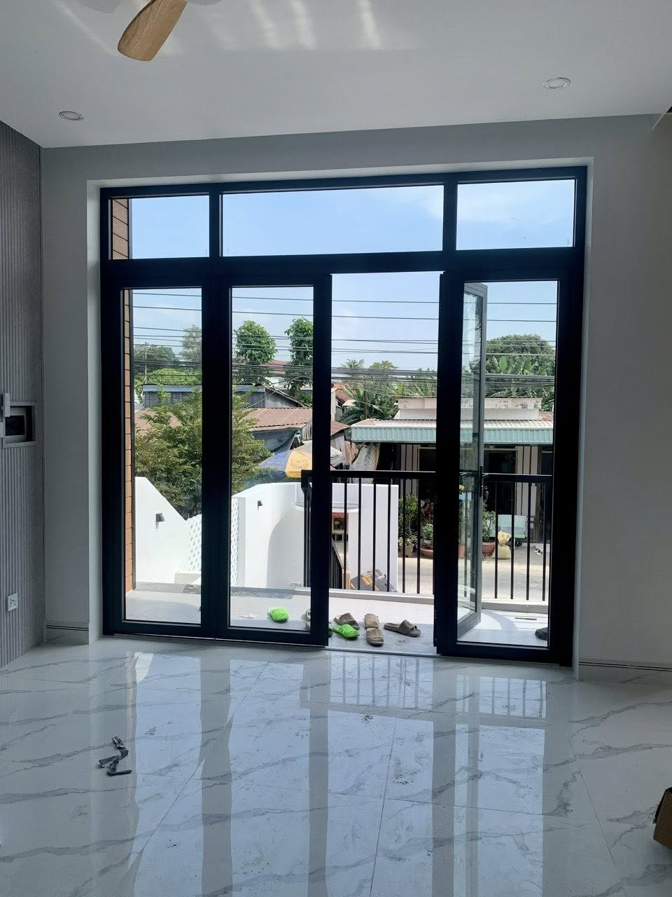 Thi công cửa nhôm kính 4 cánh