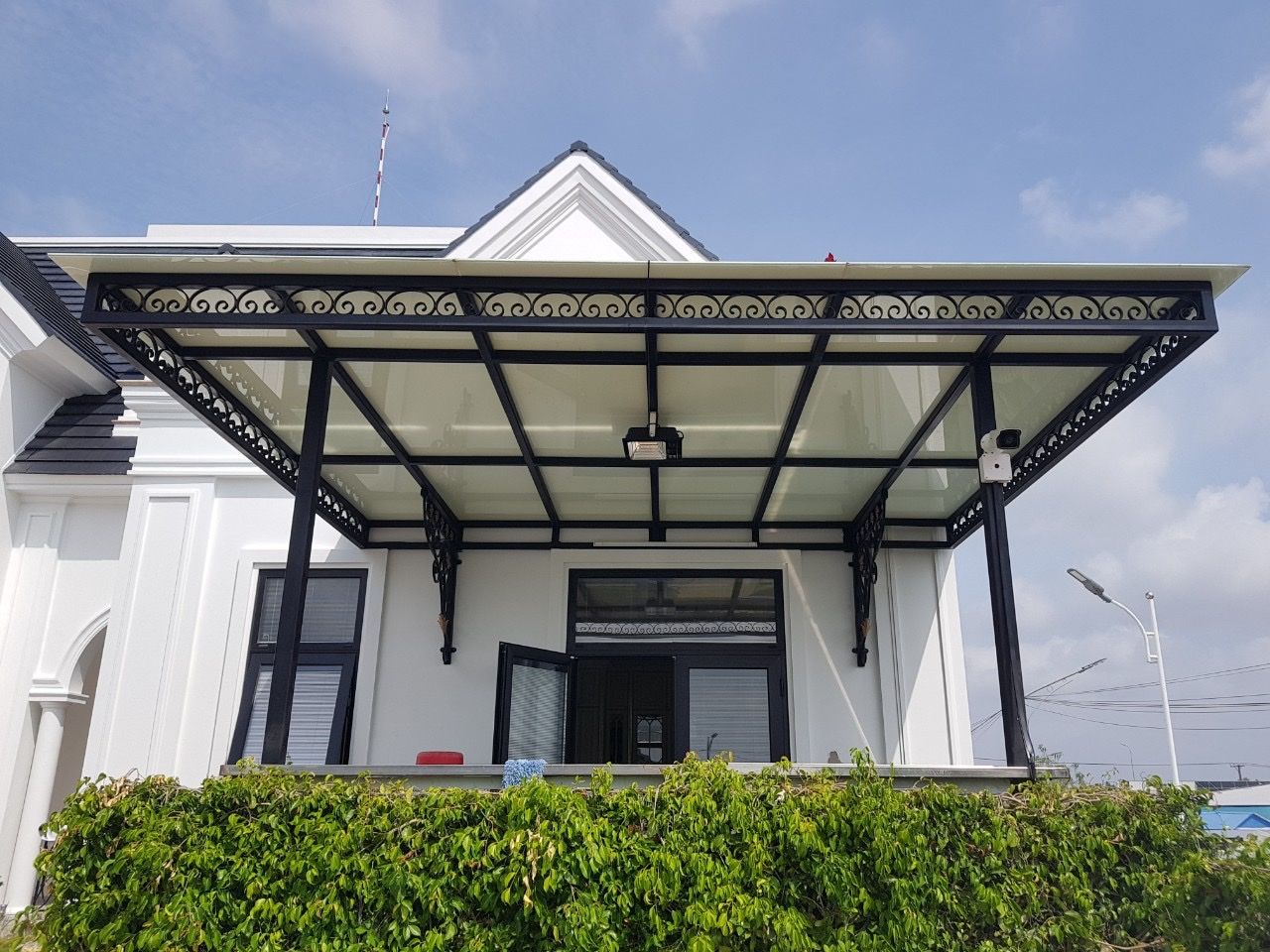 Mái kính khung sắt nghệ thuật 