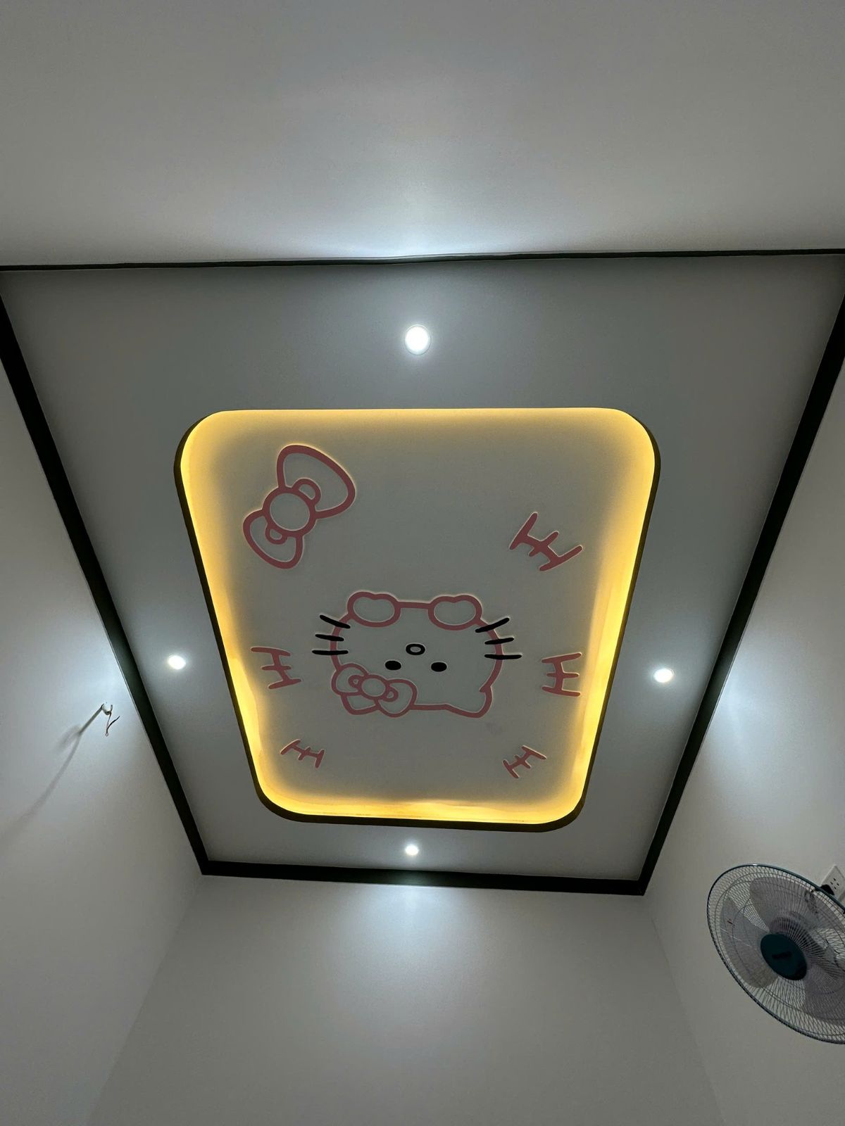Trần thạch cao giật cấp