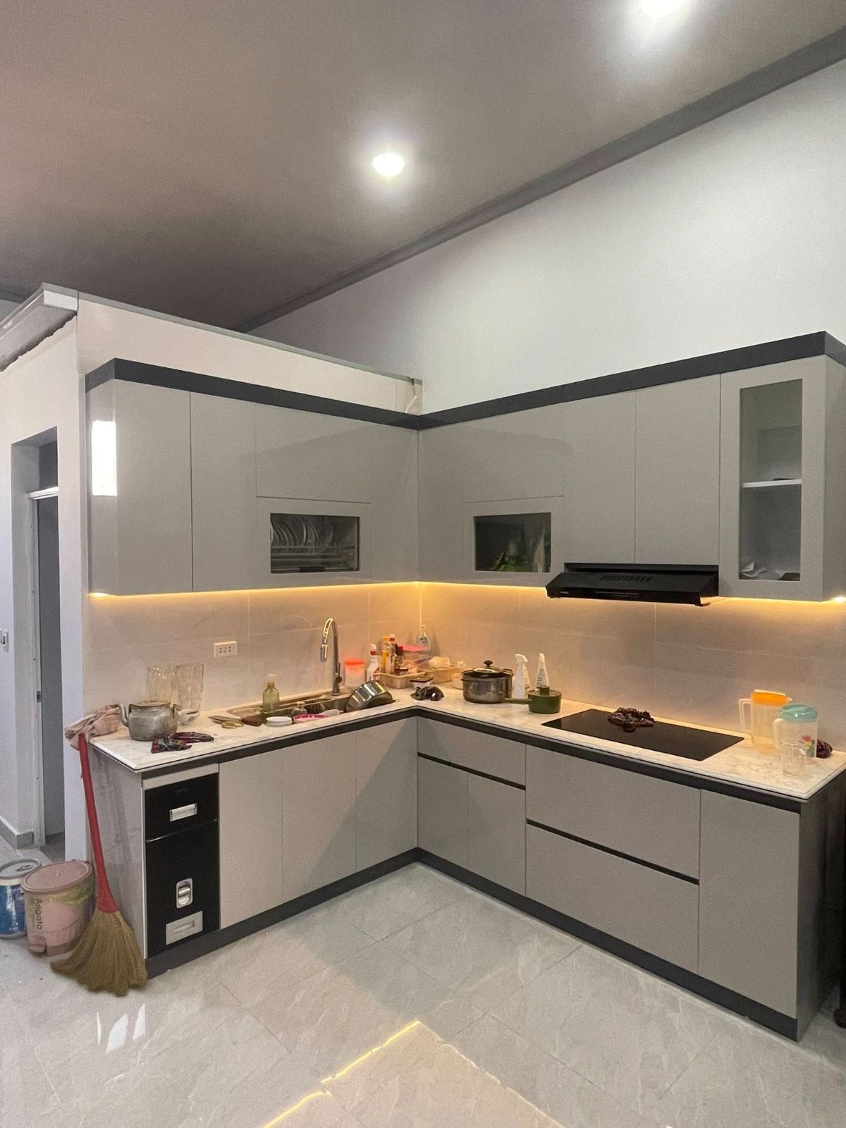Tủ bếp chữ L hiện đại 