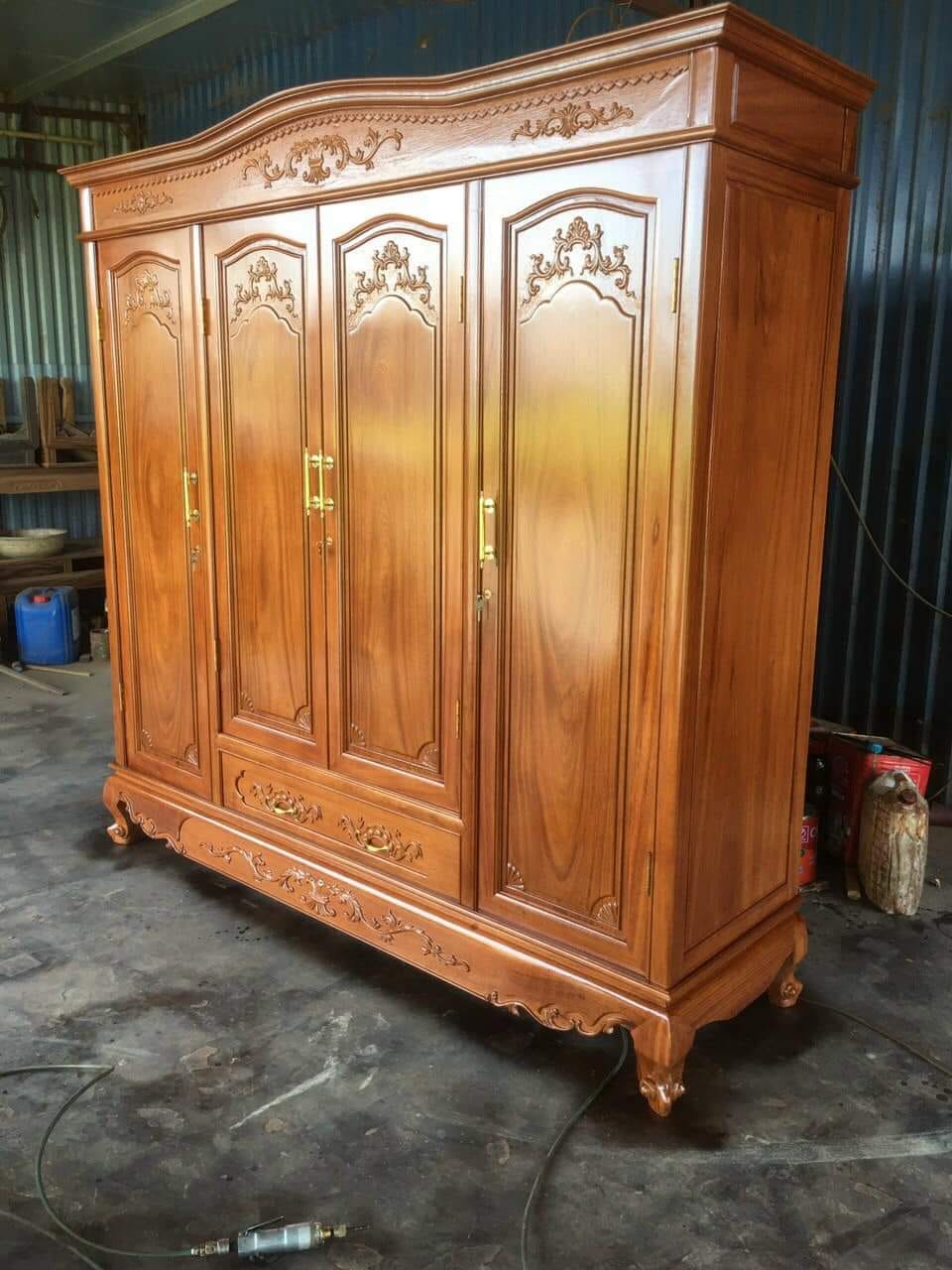 Thi công sơn Pu cho tủ thờ 