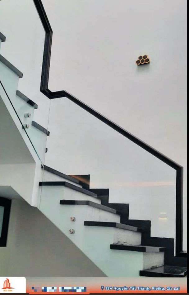 Lan can cầu thang kính cường lực không trụ