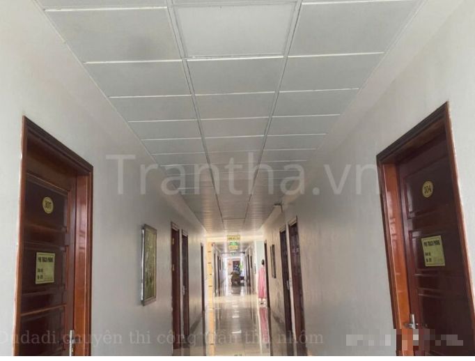 Trần thả nhôm sang trọng tại hành lang tòa nhà