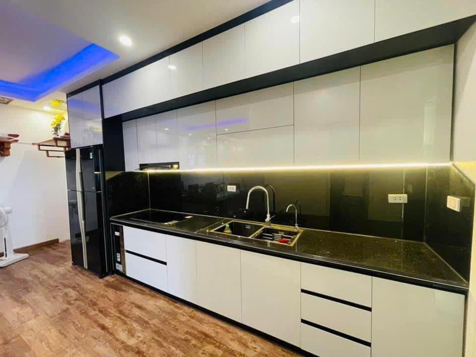 Tủ bếp hiện đại tối giản