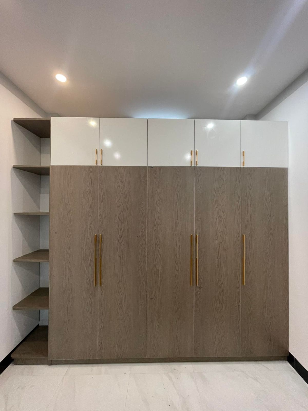 Tủ quần áo âm tường hiện đại
