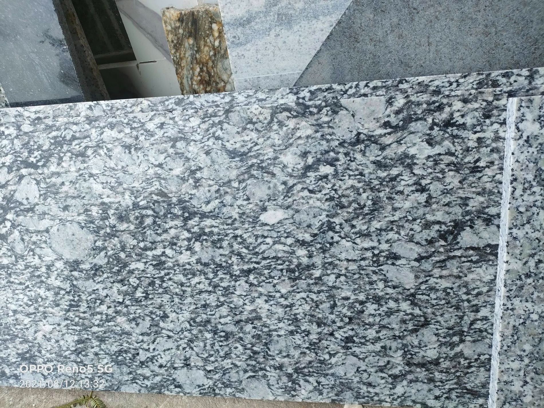 Đá Spray White Granite