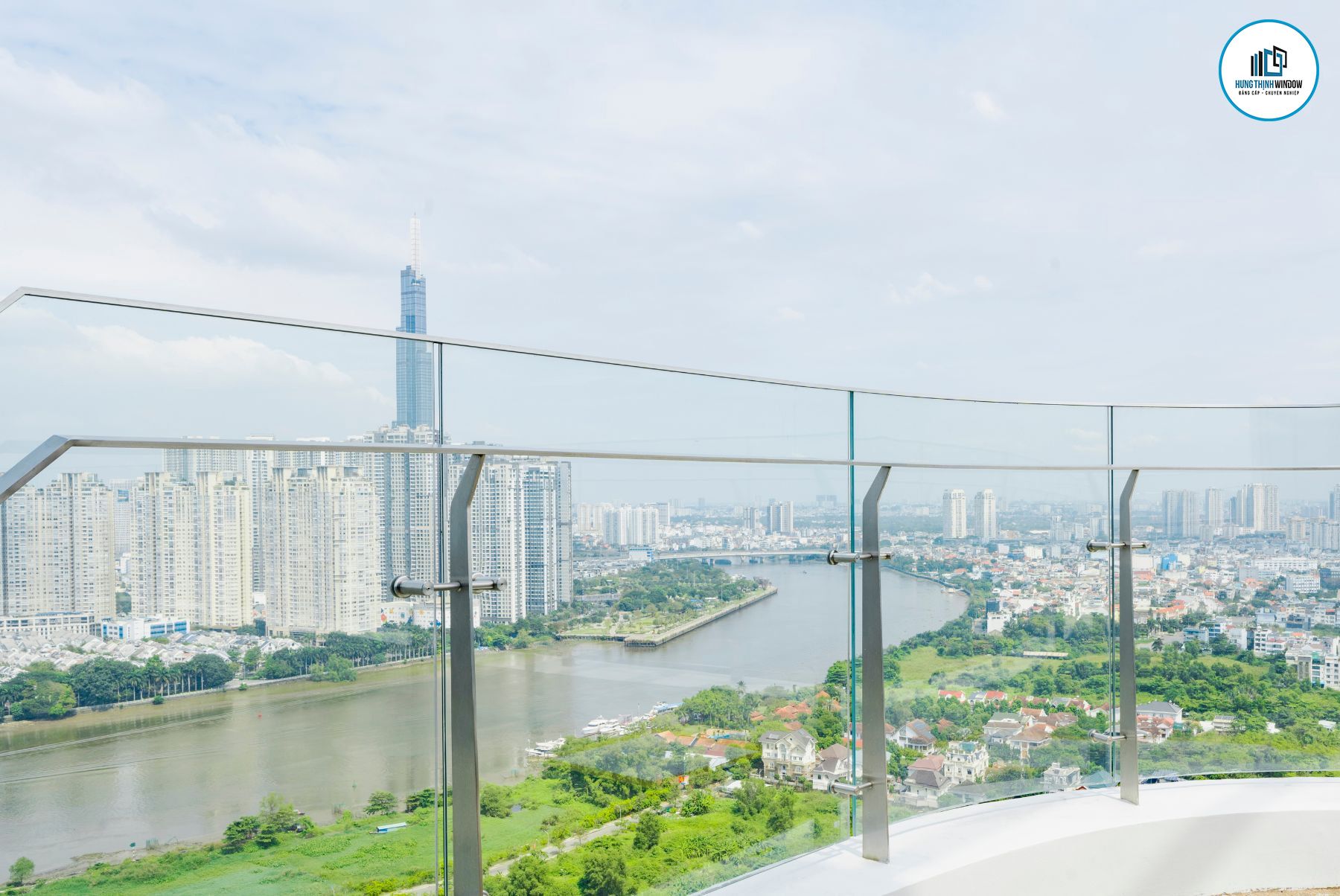  Lan can kính cường lực hiện đại
