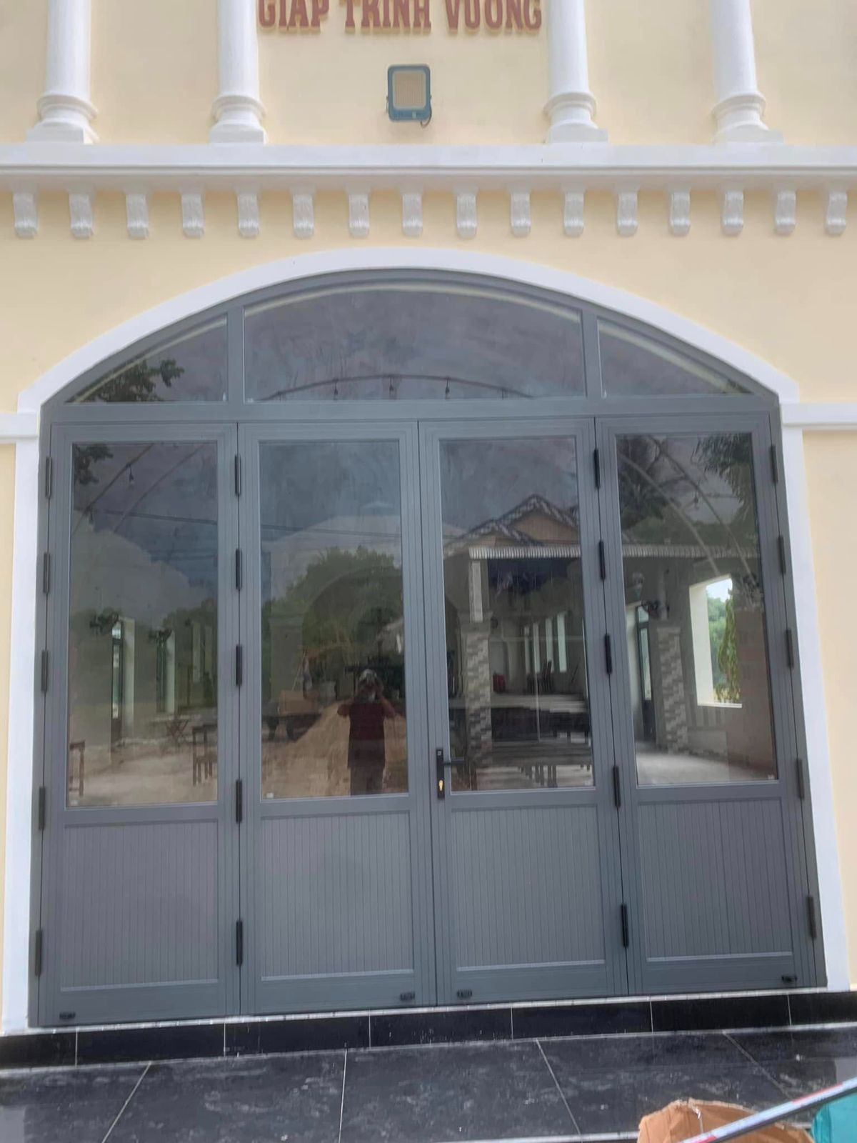 Cửa nhôm kính dạng vòm