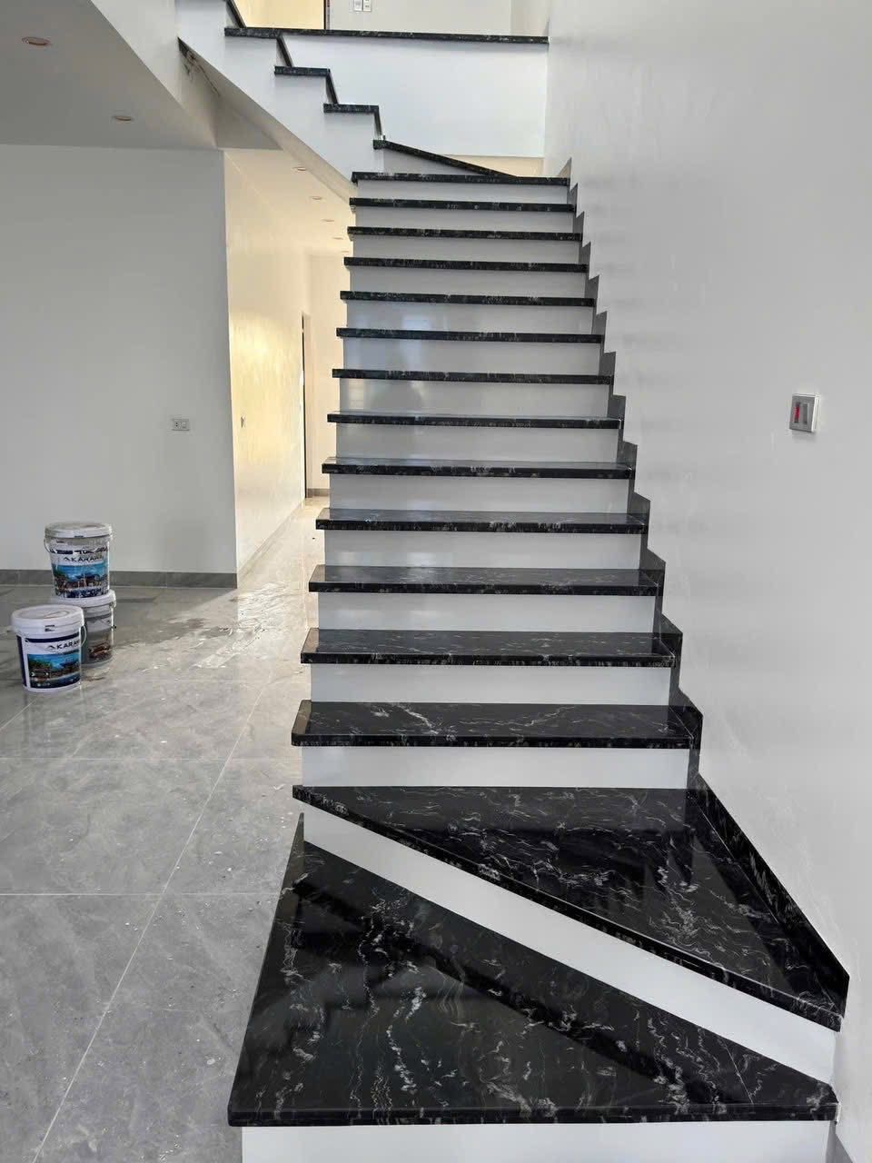 Đá granite ốp bậc cầu thang 