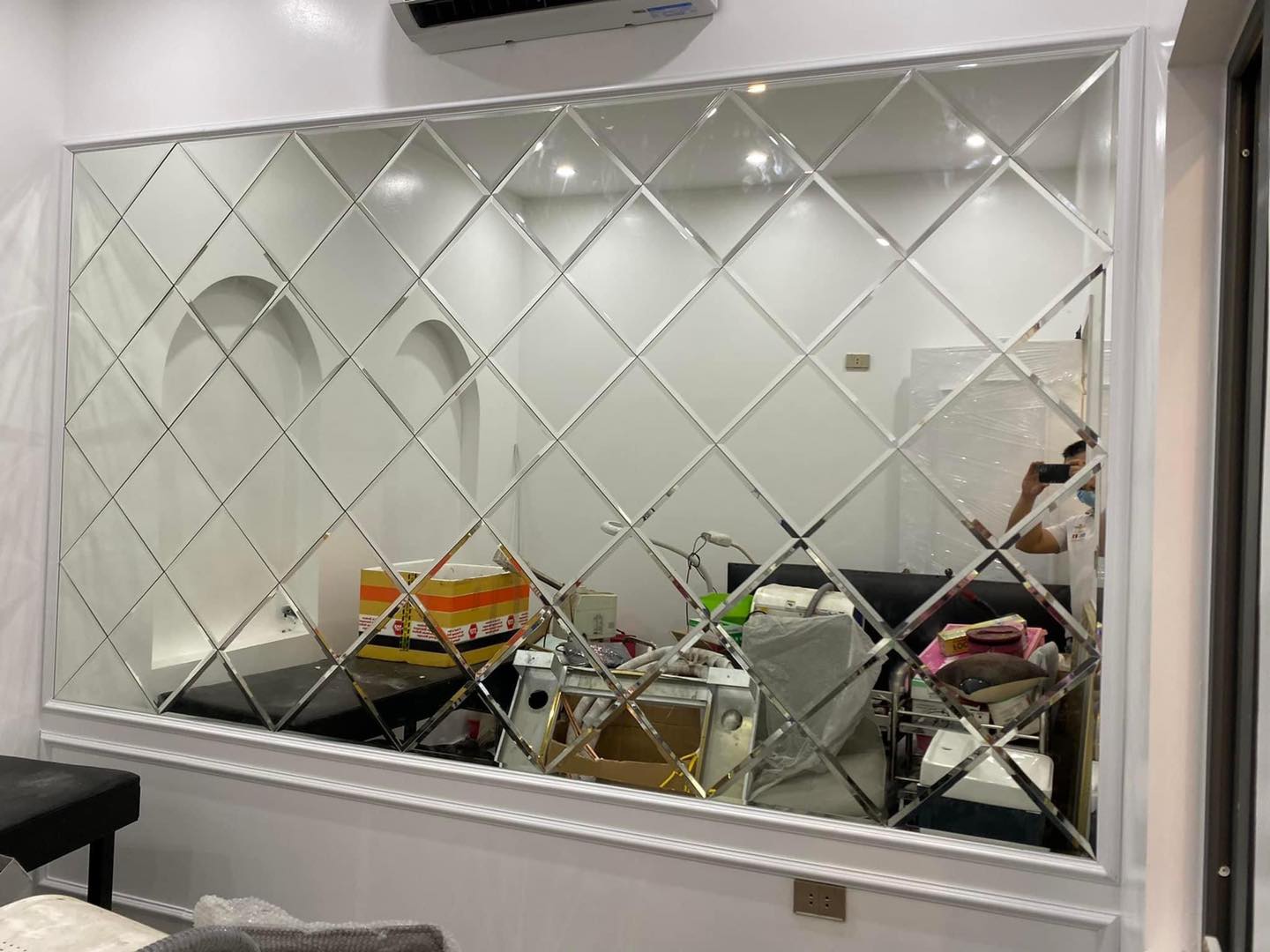 Gương ghép trang trí hình quả trám