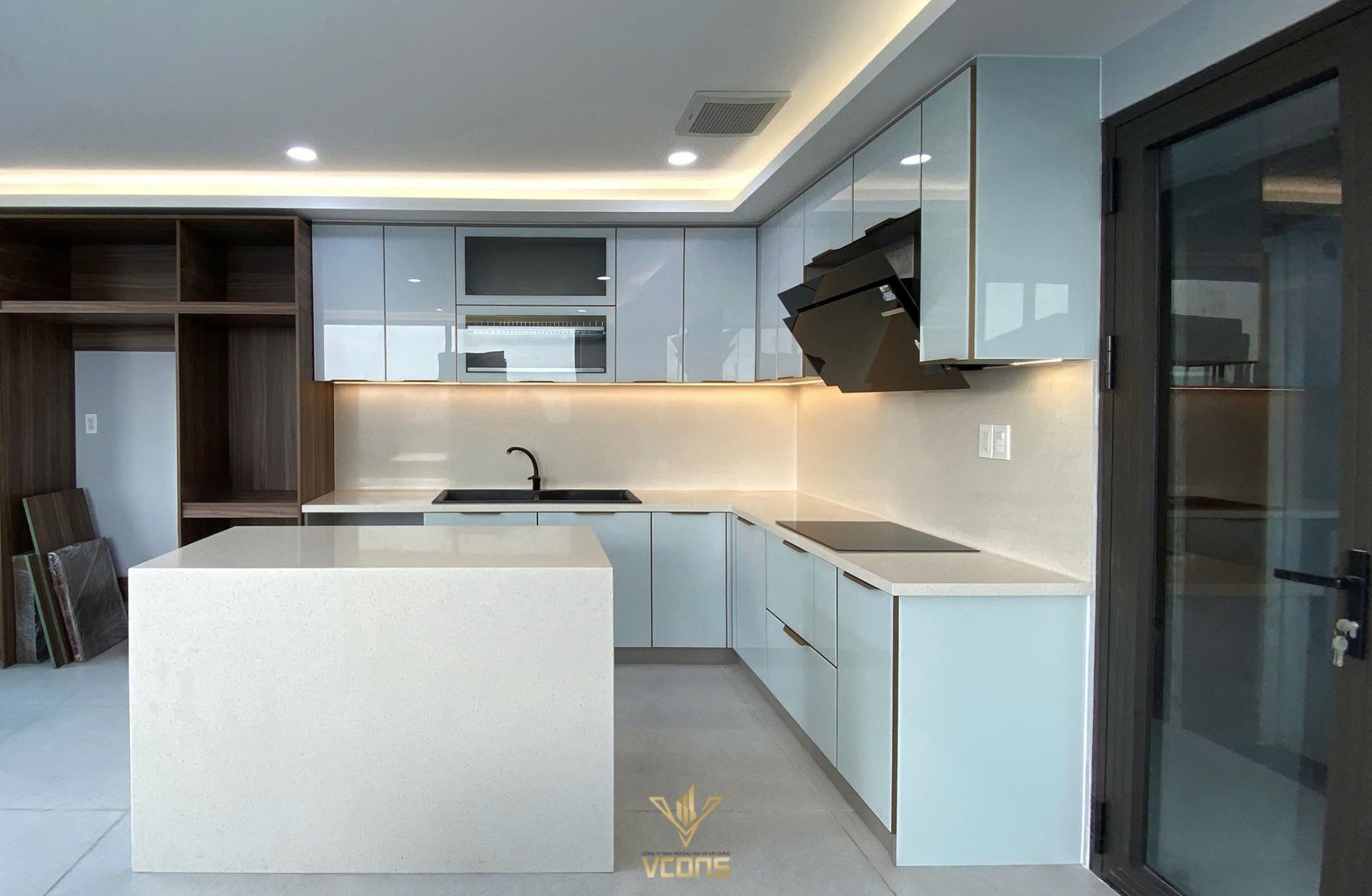 Tủ bếp nhôm cánh kính 