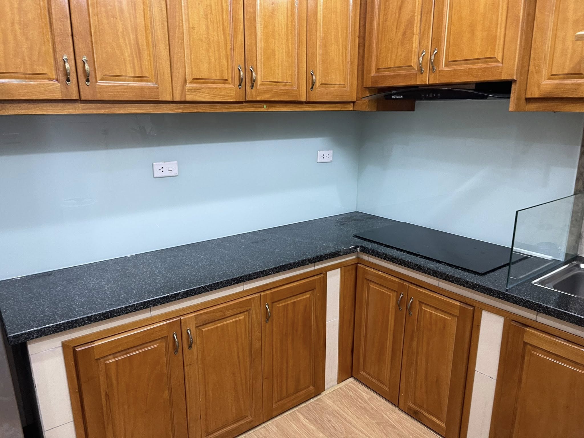 Kính cường lực ốp bếp 