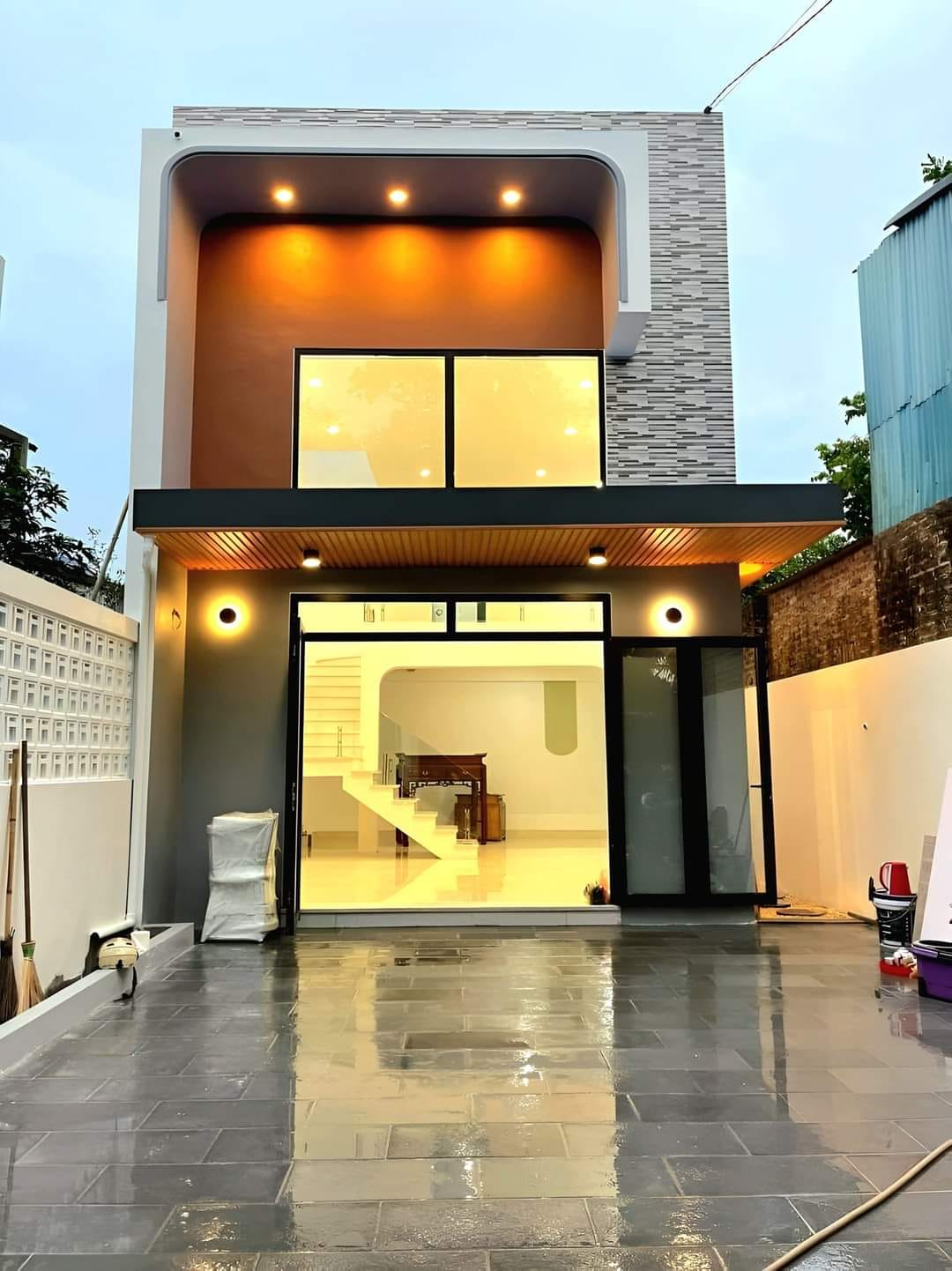 Nhà phố hiện đại 1 trệt 1 lầu