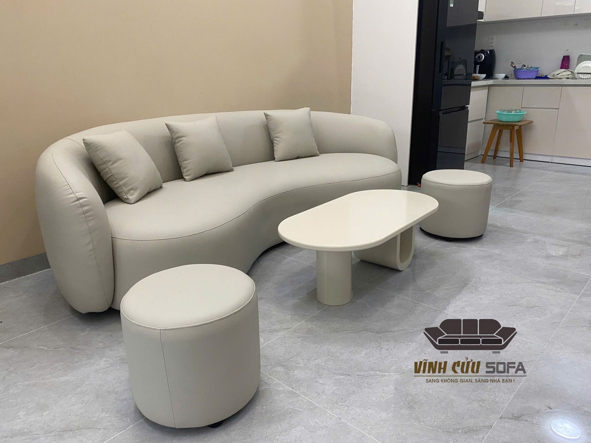 Sofa băng có thiết kế cong hiện đại