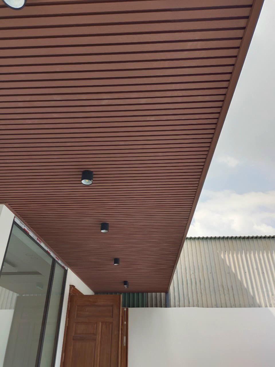 Tấm ốp lam sóng gỗ nhựa composite