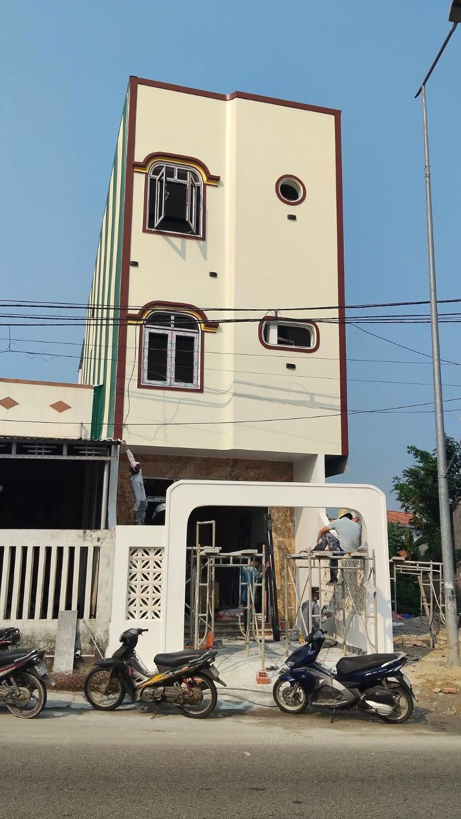 Thi công sơn nhà 