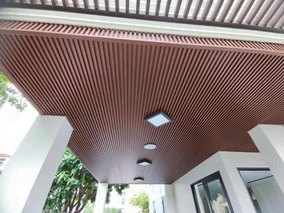 Trần nhựa giả gỗ