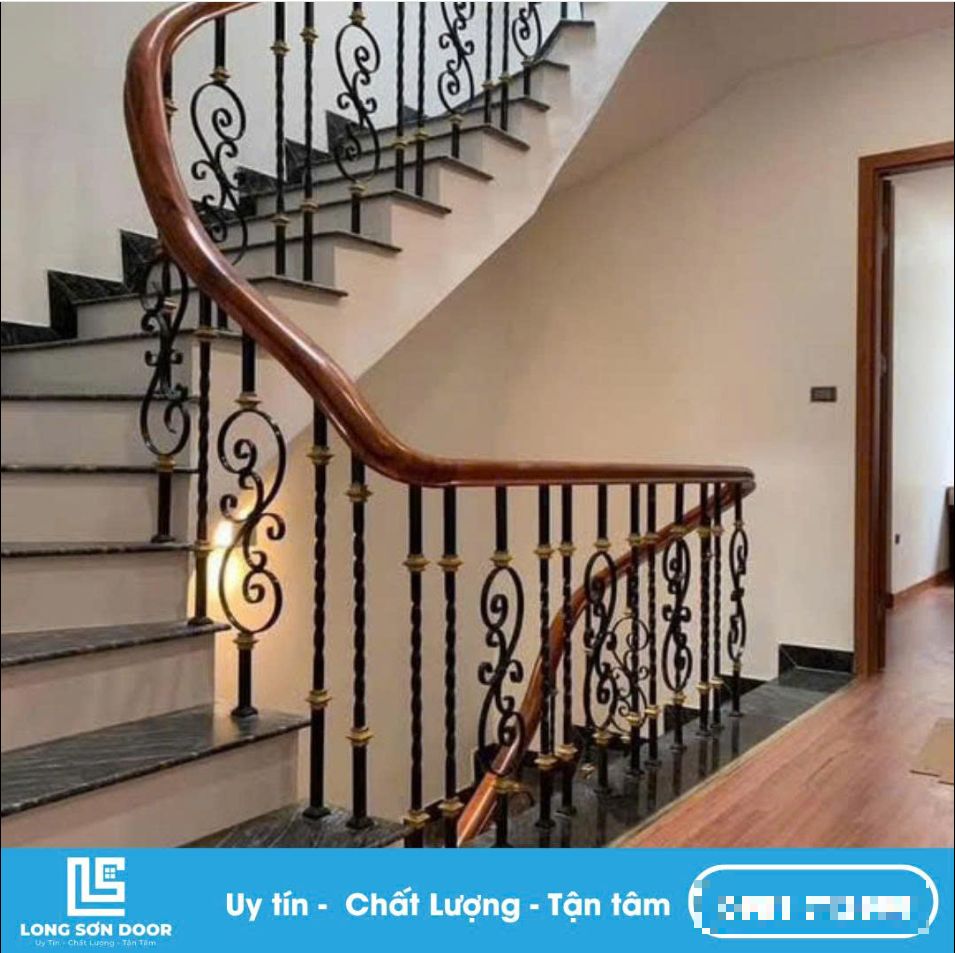 Cầu thang sắt nghệ thuật kết hợp tay vịn gỗ