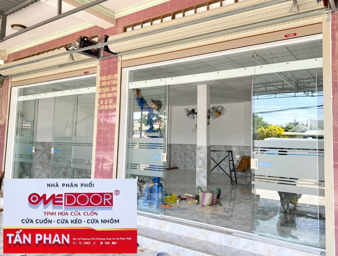 Cửa kính cường lực 