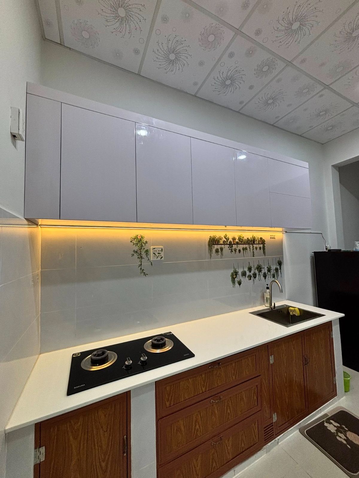 Tủ bếp nhựa hiện đại