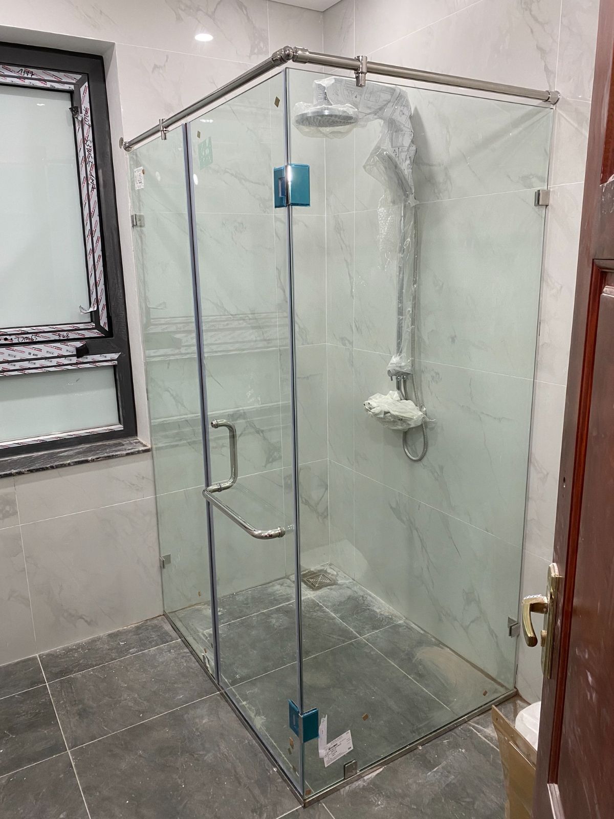 Phòng tắm kính cường lực