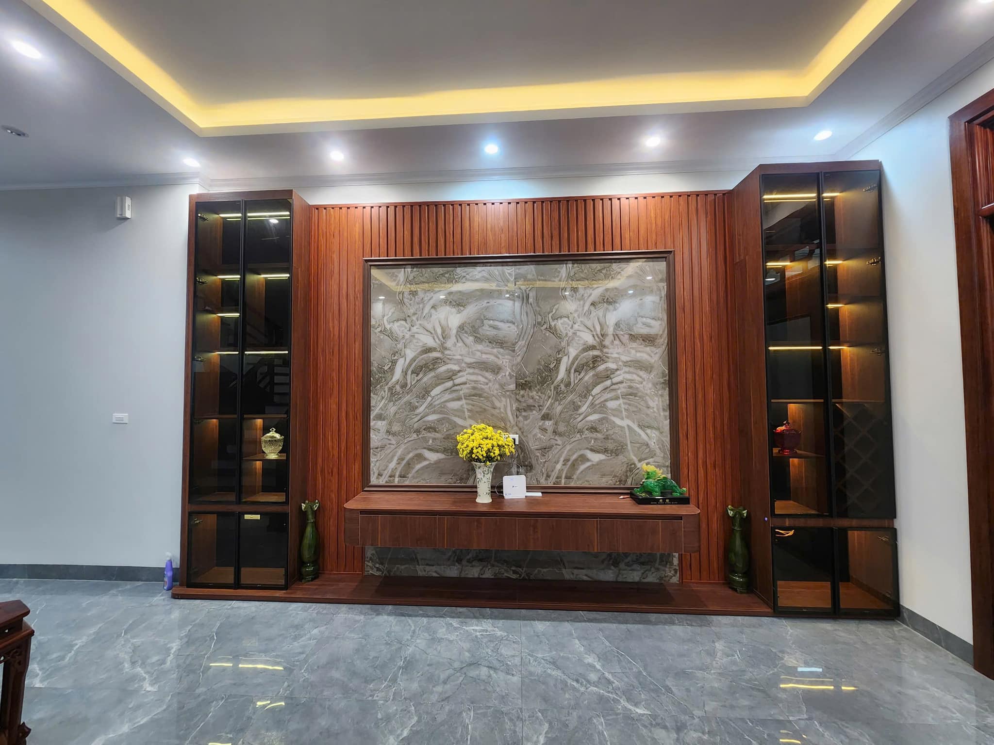 Hệ tủ kệ trang trí và vách ốp tường 
