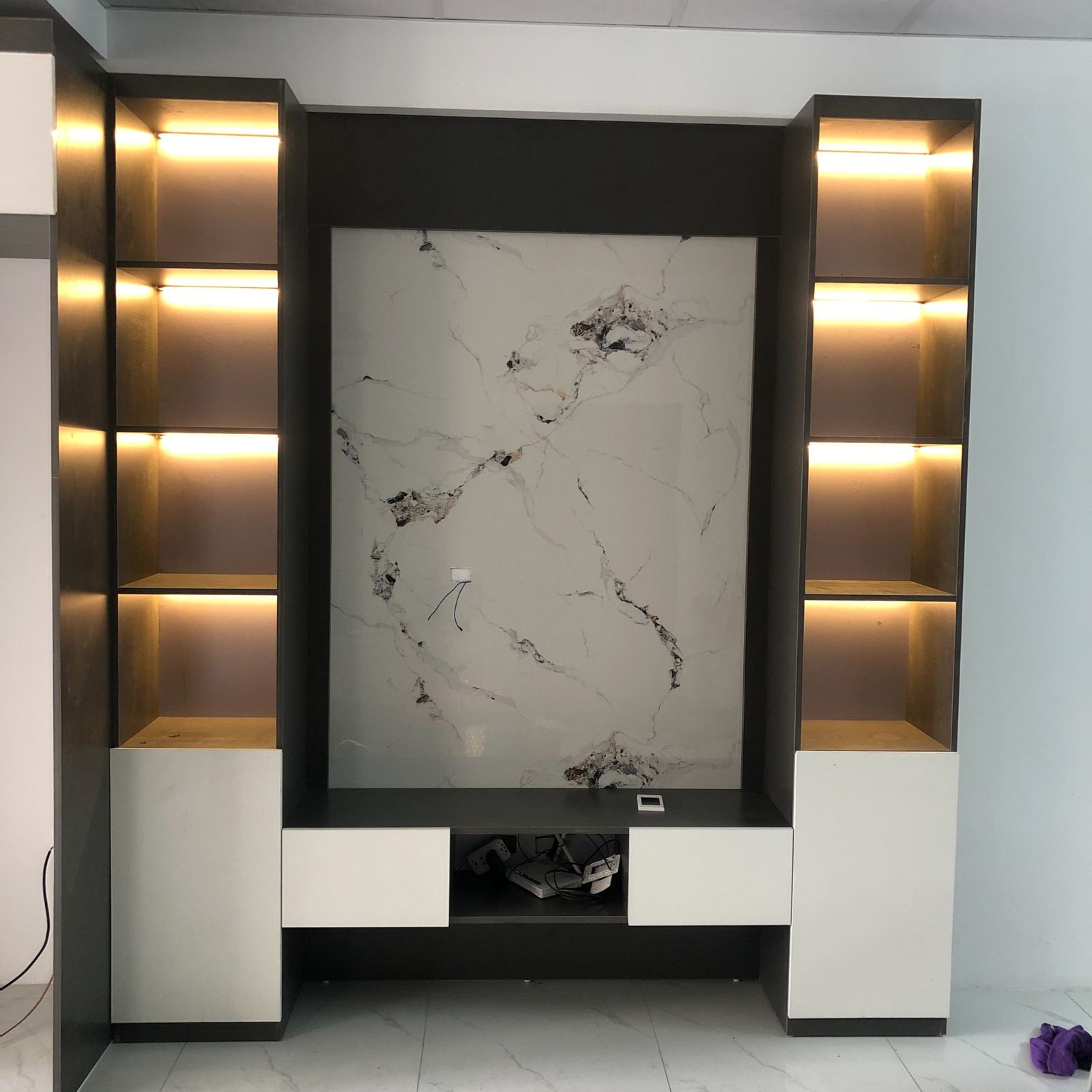 Kệ vách tivi hiện đại