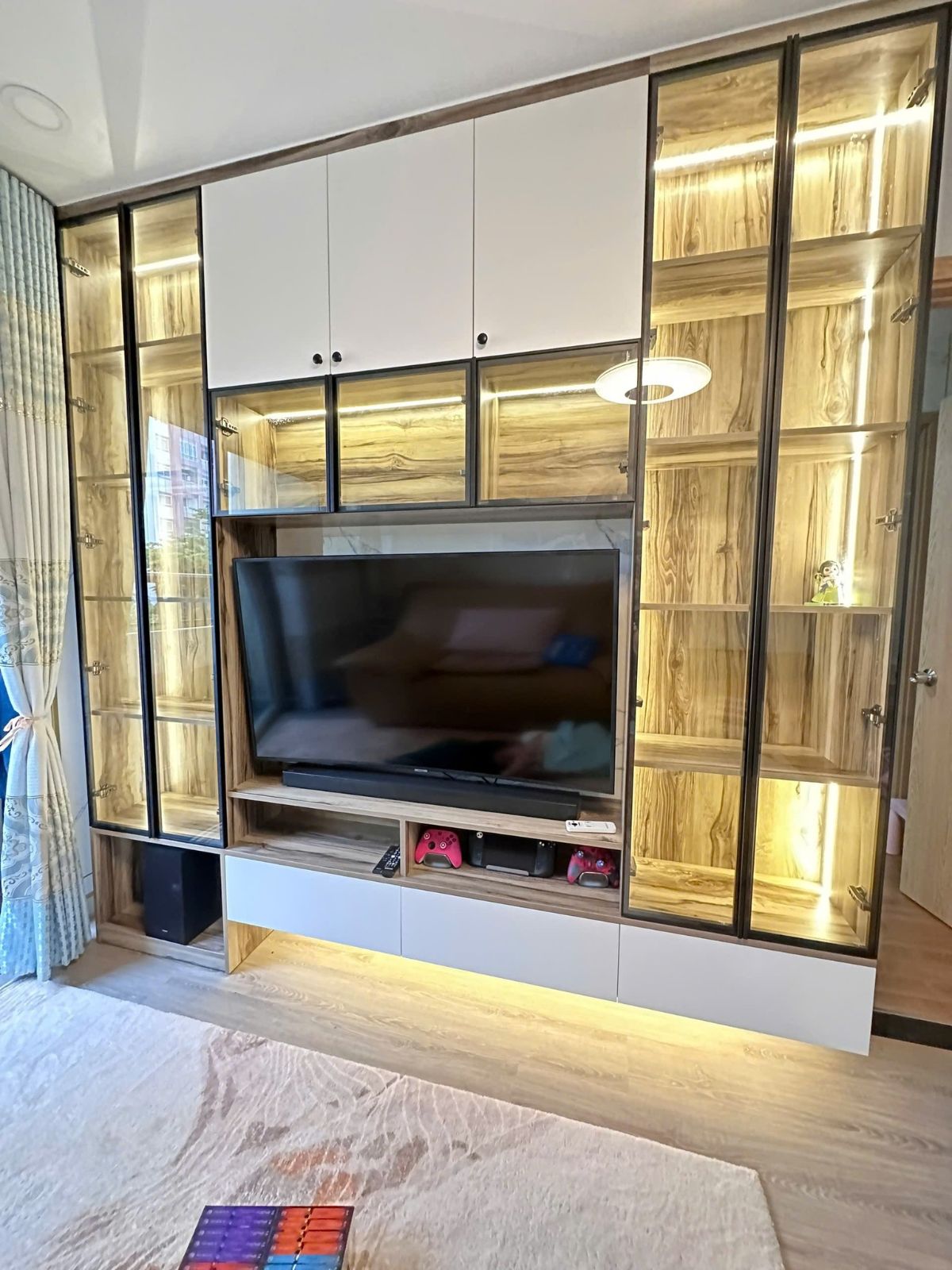 Hoàn thiện kệ tivi hiện đại 