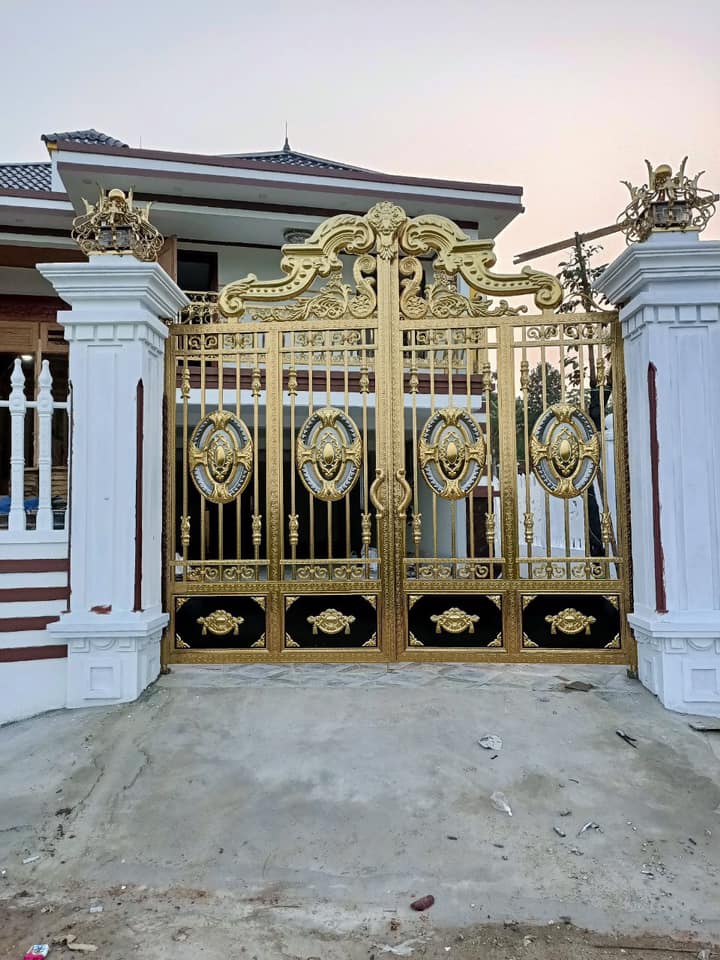 Cổng inox mạ vàng