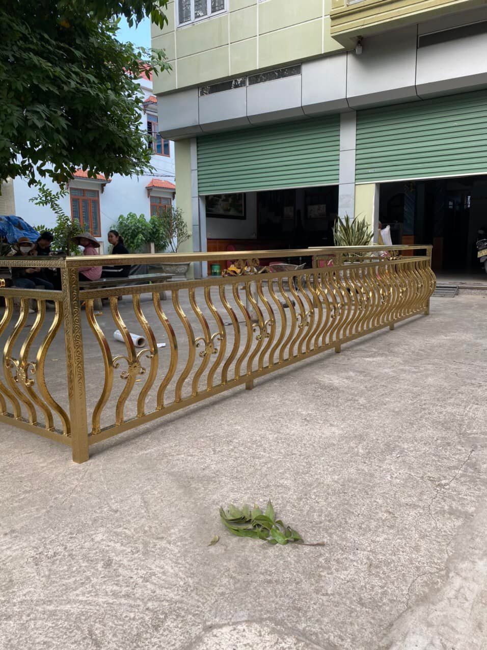 Lan can inox mạ vàng