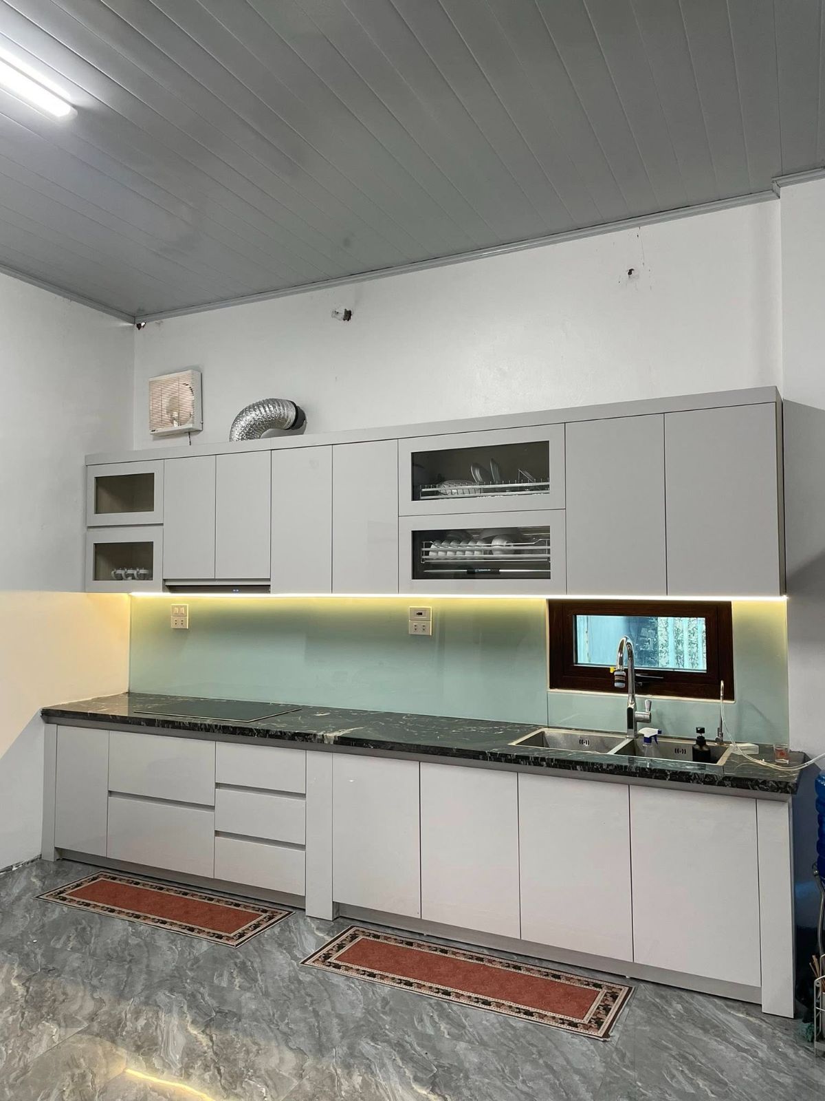Tủ bếp hiện đại 