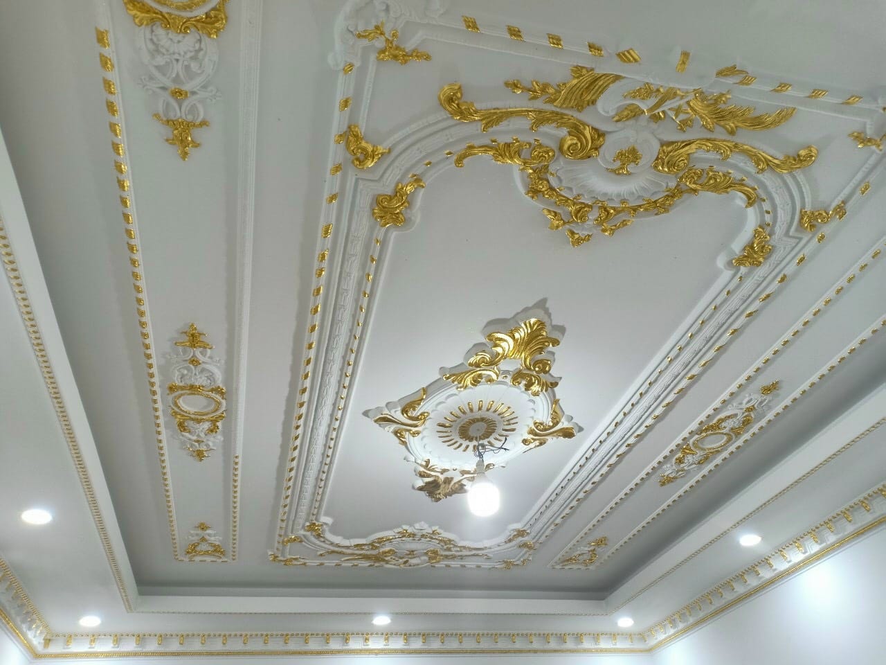 Trần thạch cao giật cấp tân cổ điển