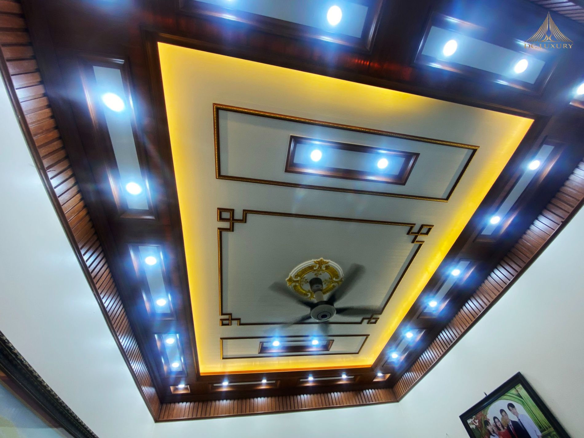 Trần nhựa vân gỗ 