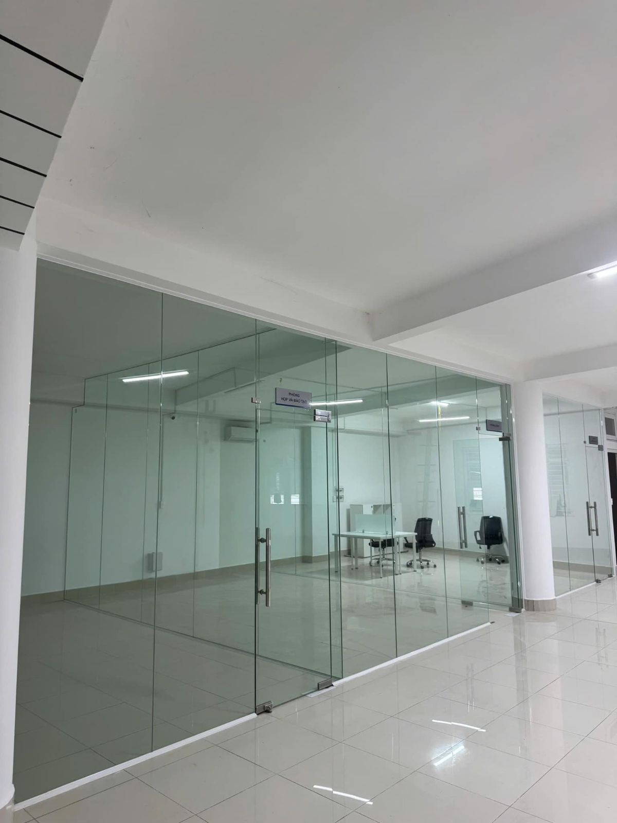 Cửa kính cường lực