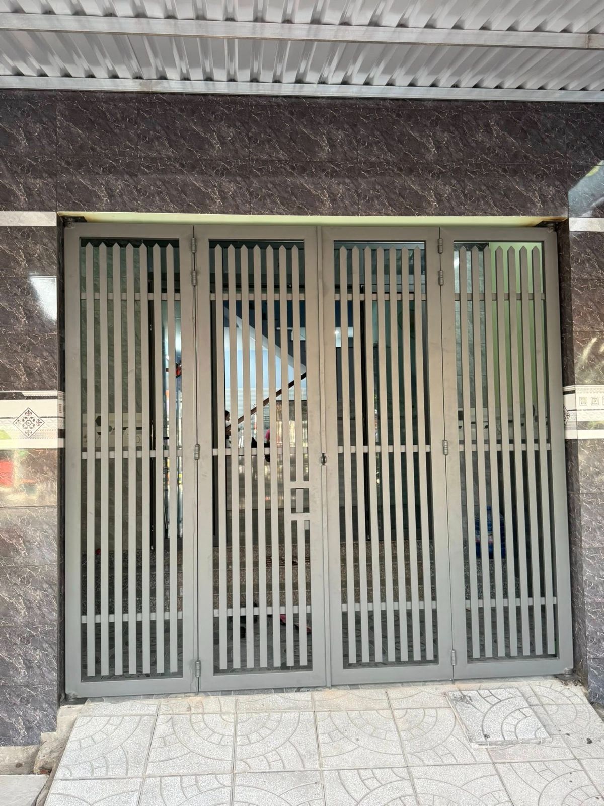 Cửa sắt hộp 4 cánh