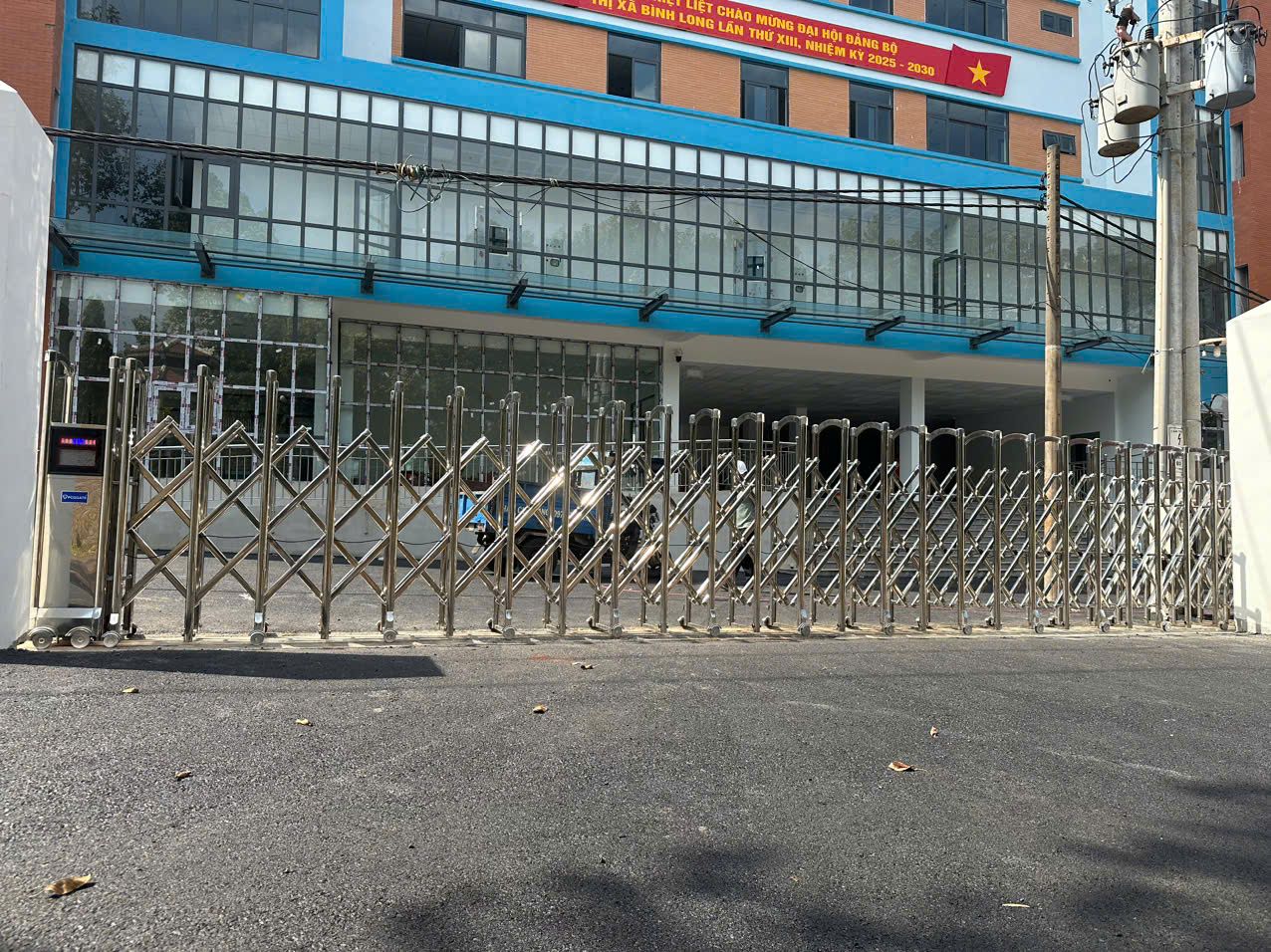 Cổng xếp inox 
