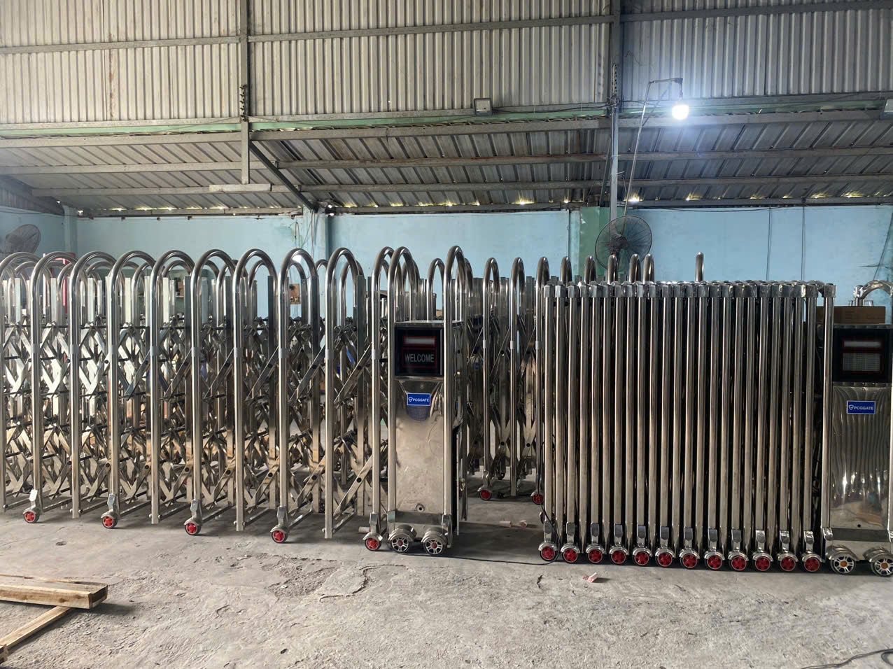 Cổng xếp inox tự động