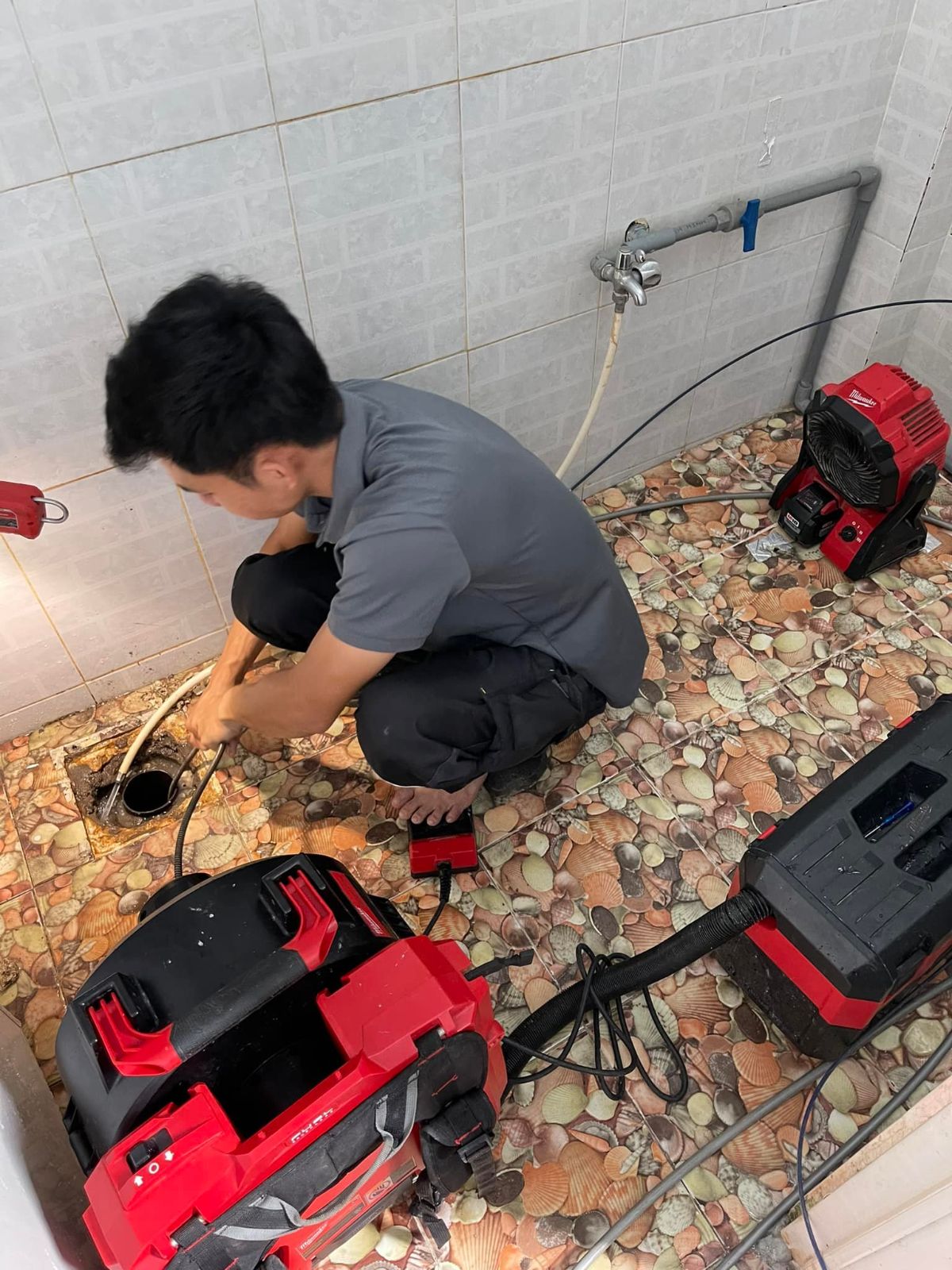 Thông tắc cống thoát sàn 