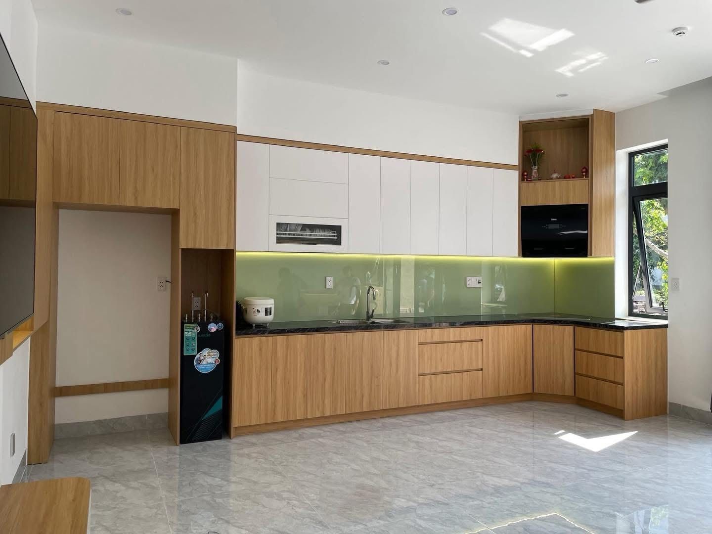 Tủ bếp chữ L hiện đại 