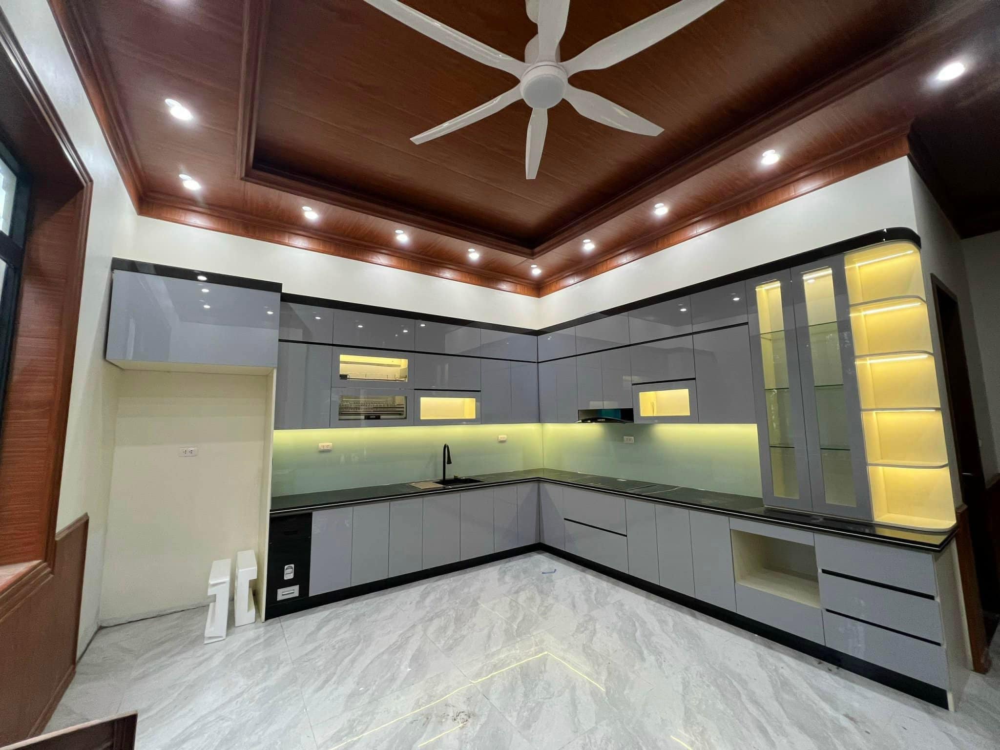 Tủ bếp hiện đại 