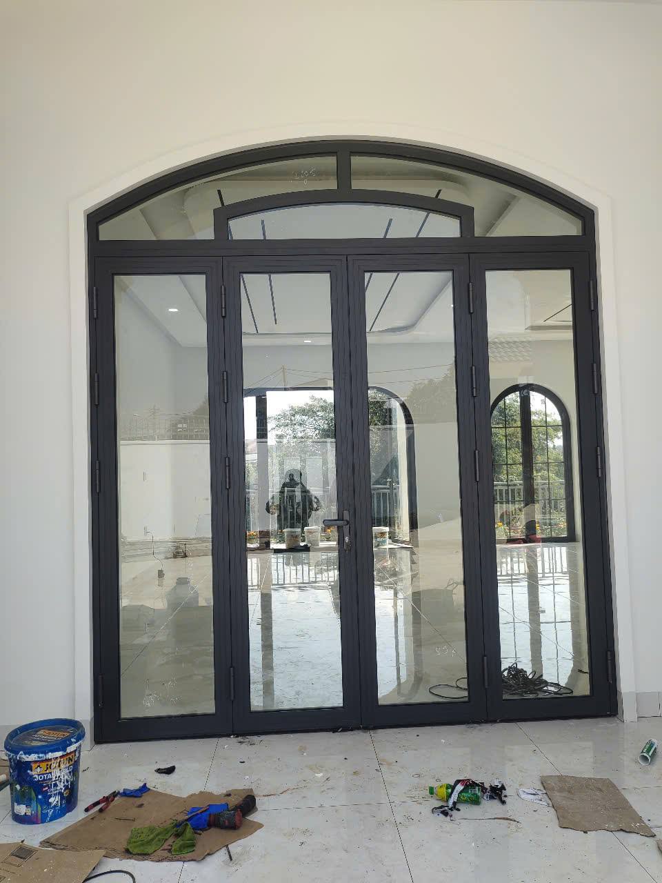 Cửa nhôm kính vòm 