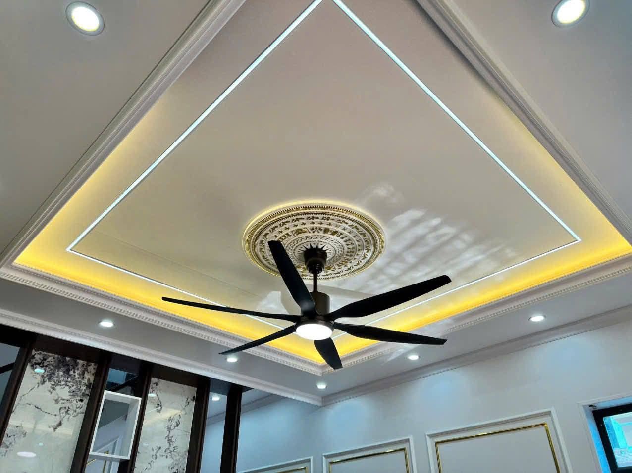 Trần thạch cao giật cấp