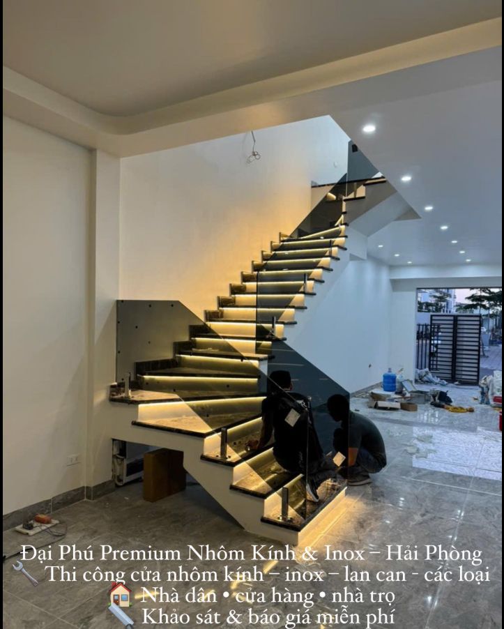 Cầu thang kính cường lực