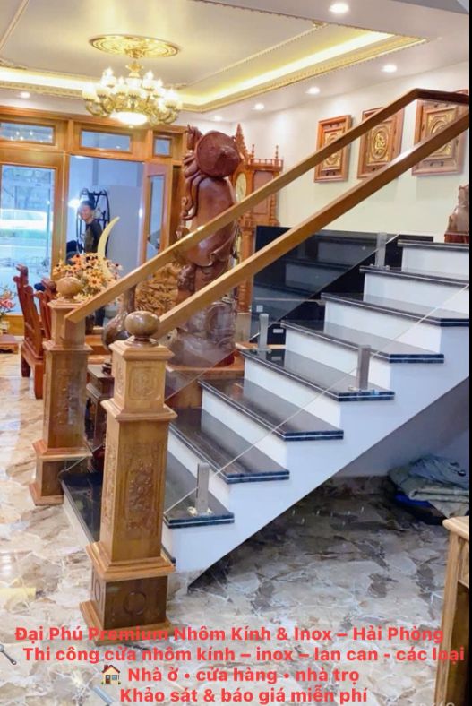 Cầu thang kính cường lực hiện đại