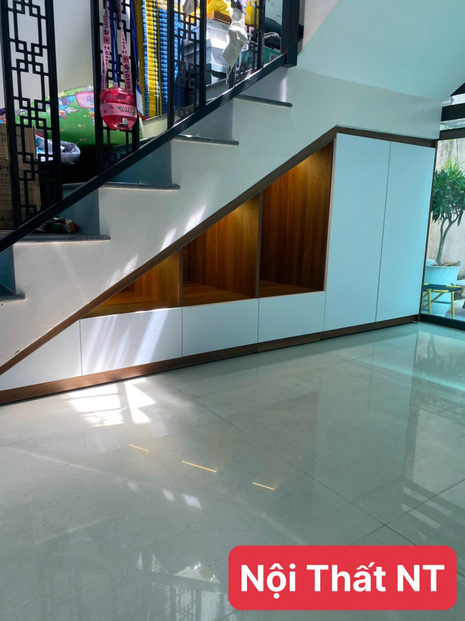 Tủ kệ gầm cầu thang hiện đại