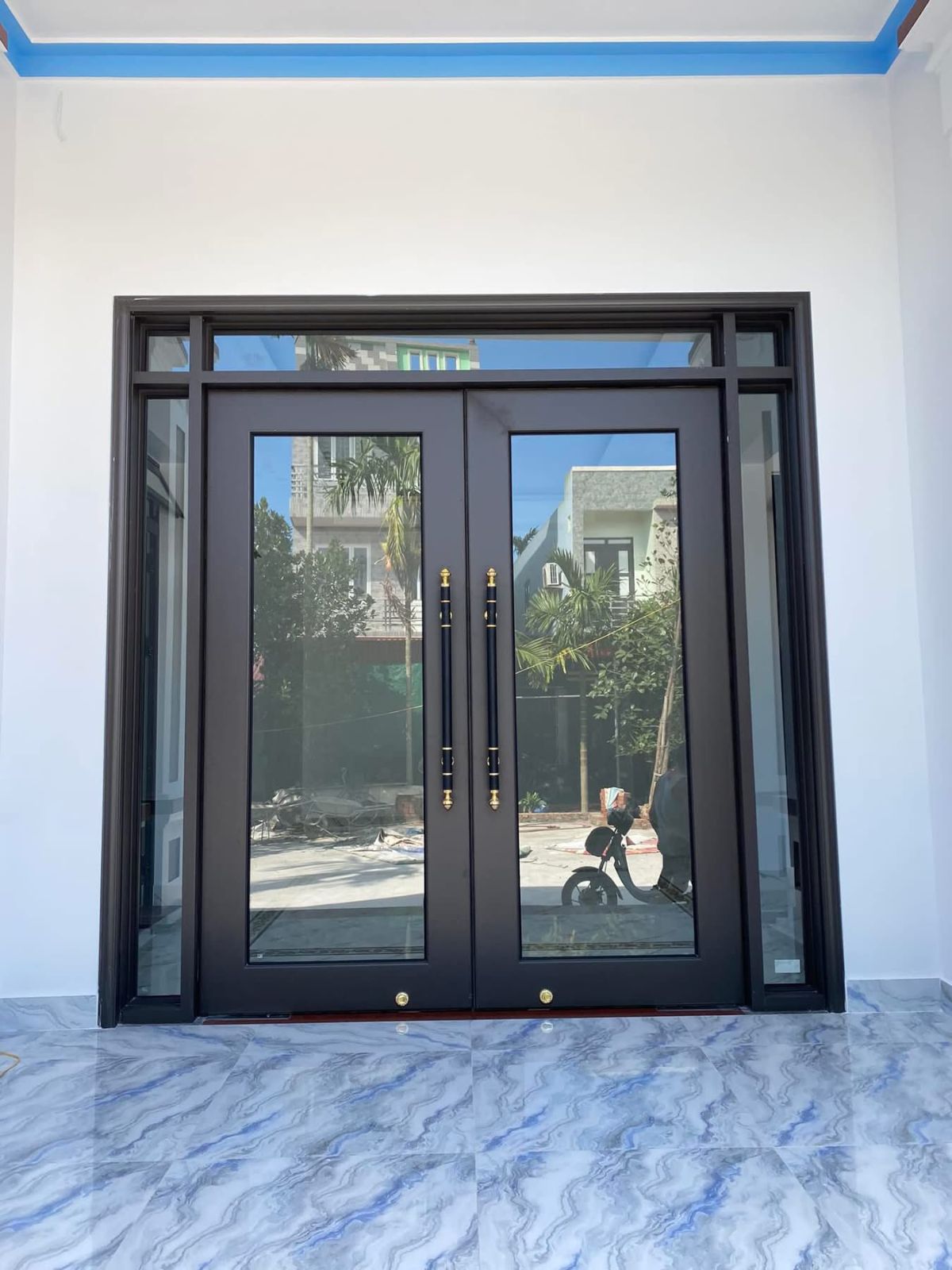Cửa nhôm kính cường lực 4 cánh